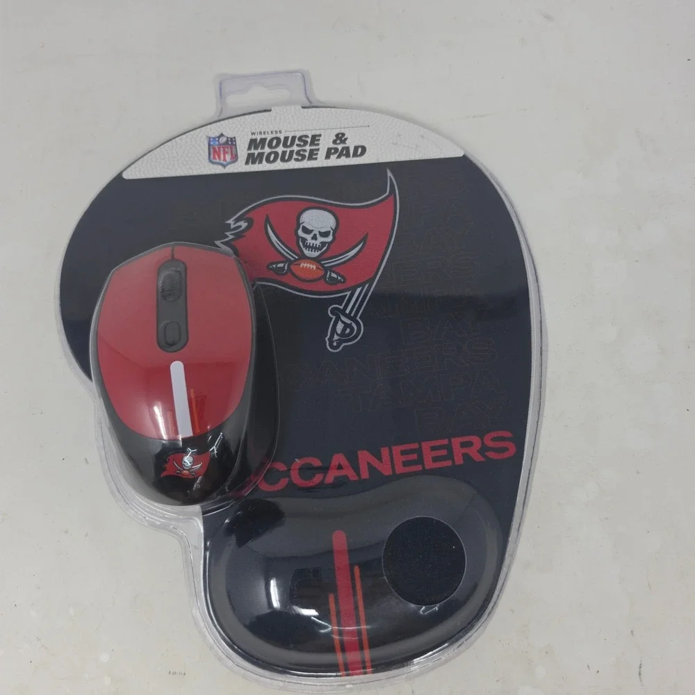 NFL Tampa Bay Buccaneers Wireless Mouse and Gel Mouse Pad Set SOAR NFL-MMP-BUC.E